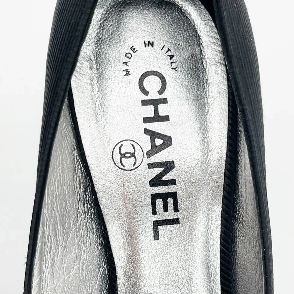 Chanel Vintage Karl Lagerfeld Y2K Grosgrain Bow Pearl CC Peep Toe Heels EU 37